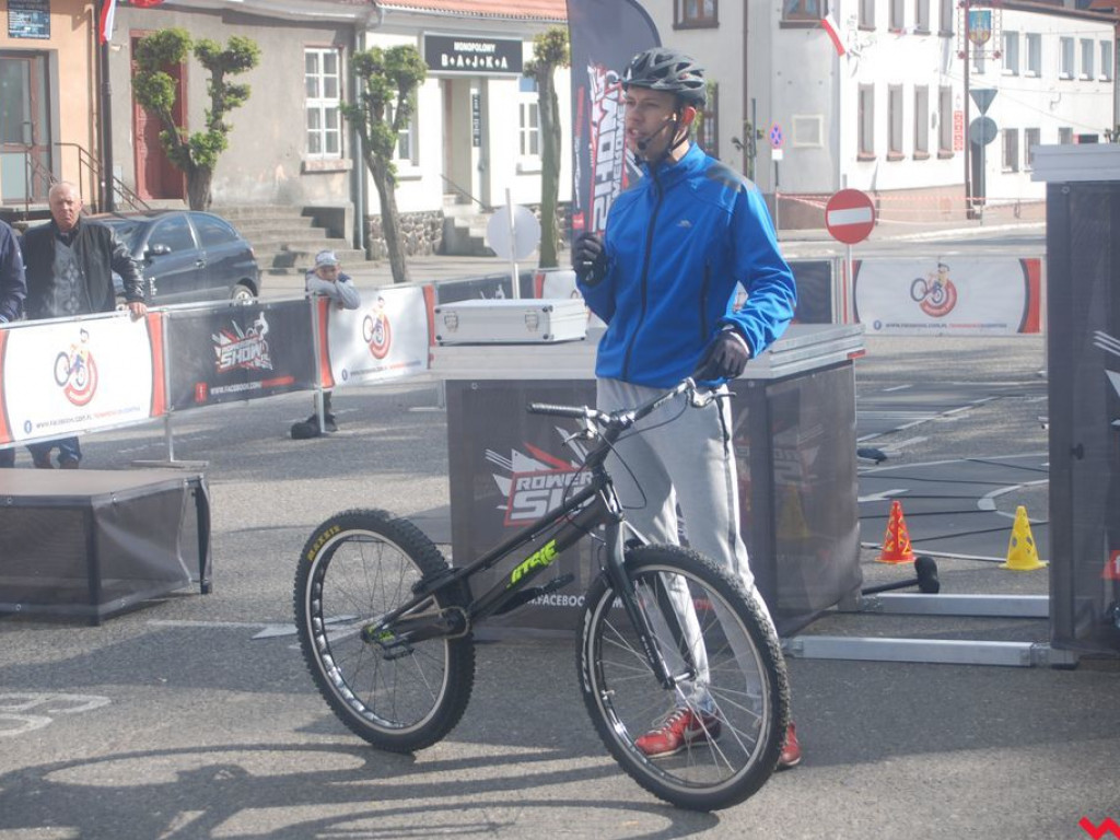 Rowerowe show na rynku miejskim w Pyzdrach