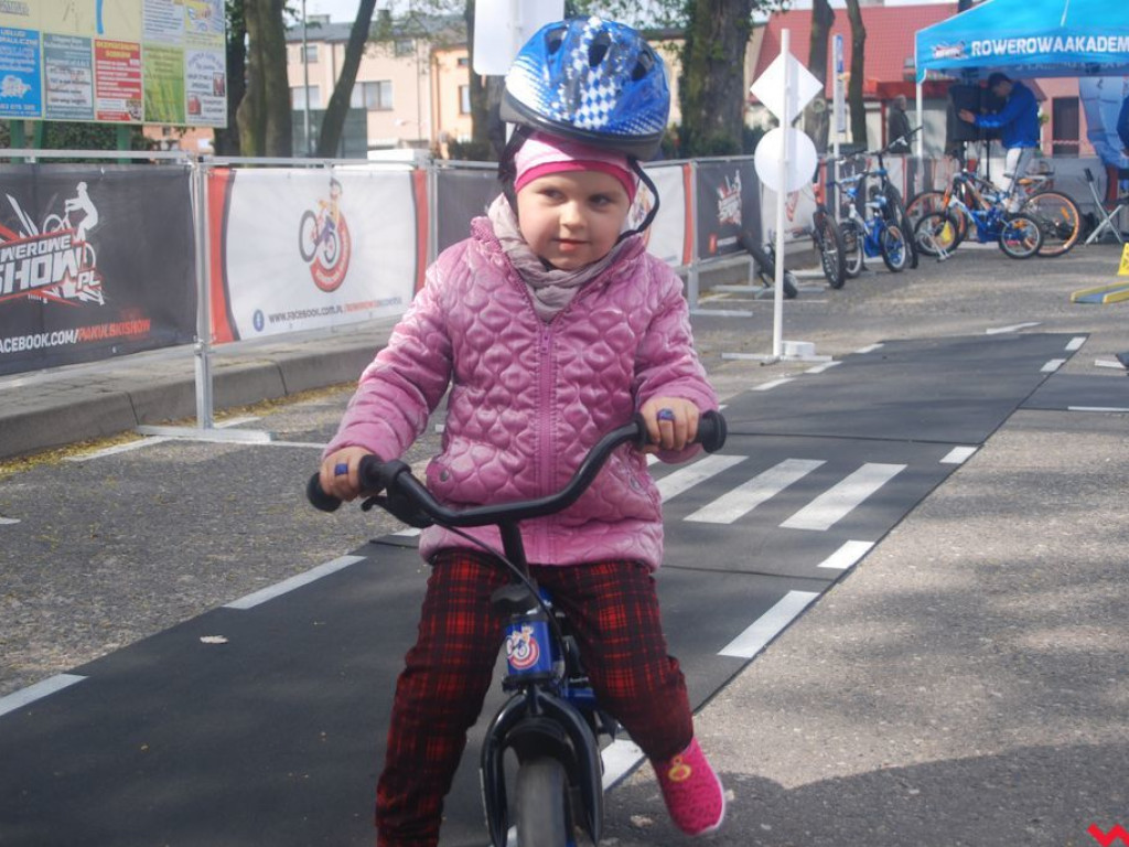 Rowerowe show na rynku miejskim w Pyzdrach