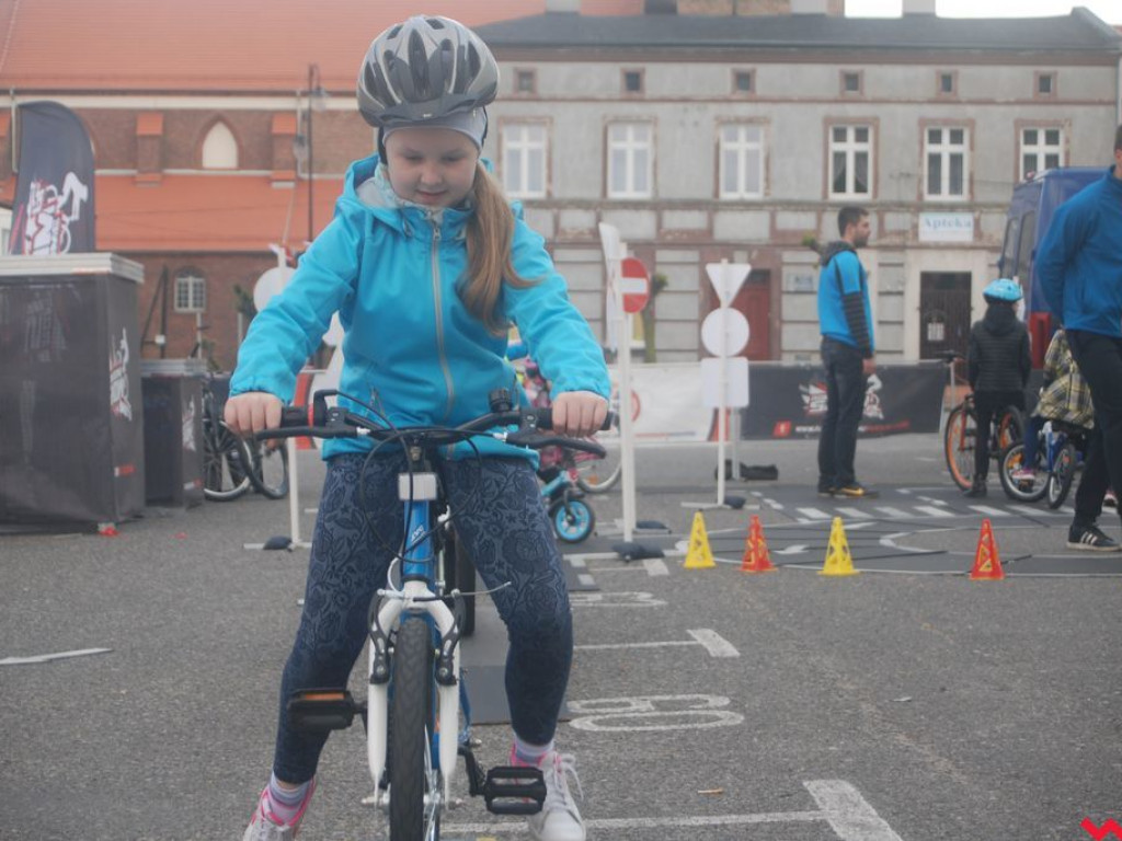 Rowerowe show na rynku miejskim w Pyzdrach