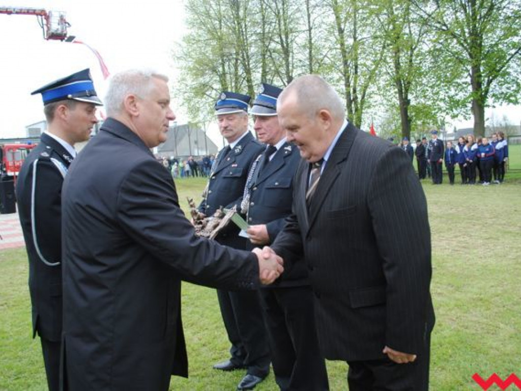Jednostka OSP w Marzeninie otrzymała nowy sztandar