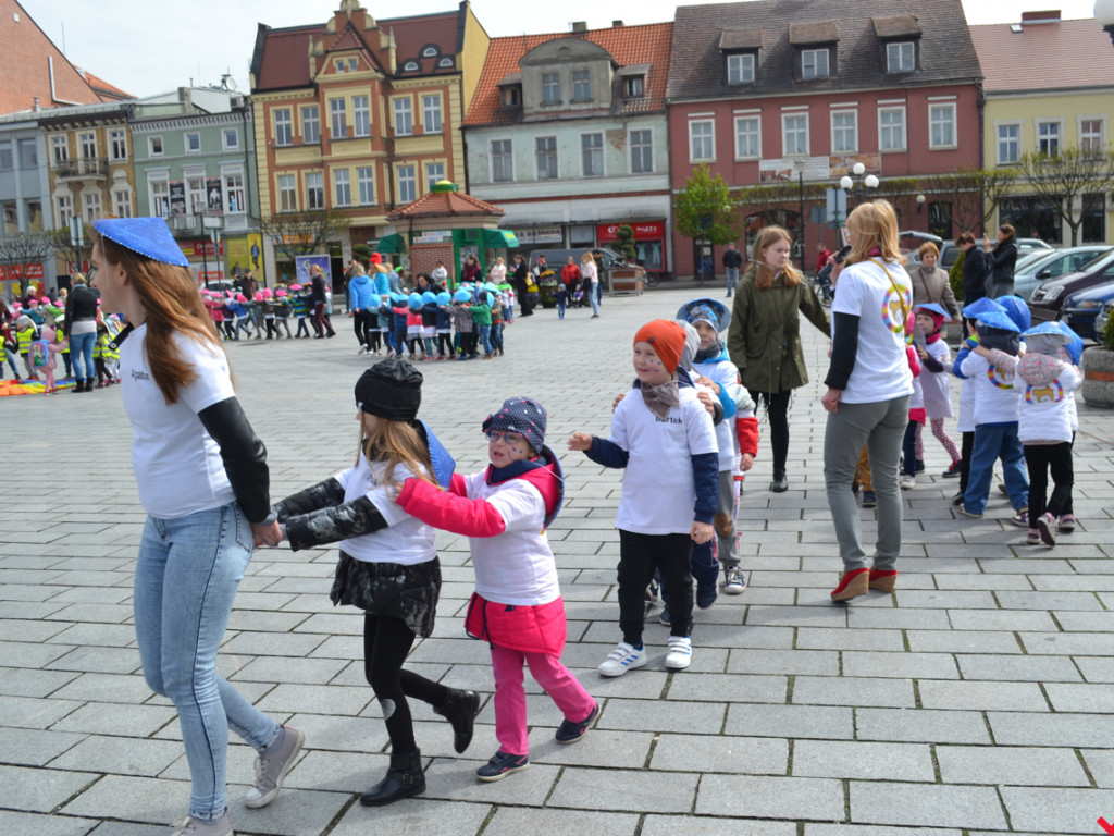Przedszkolaki przywoływały słońce tańcem
