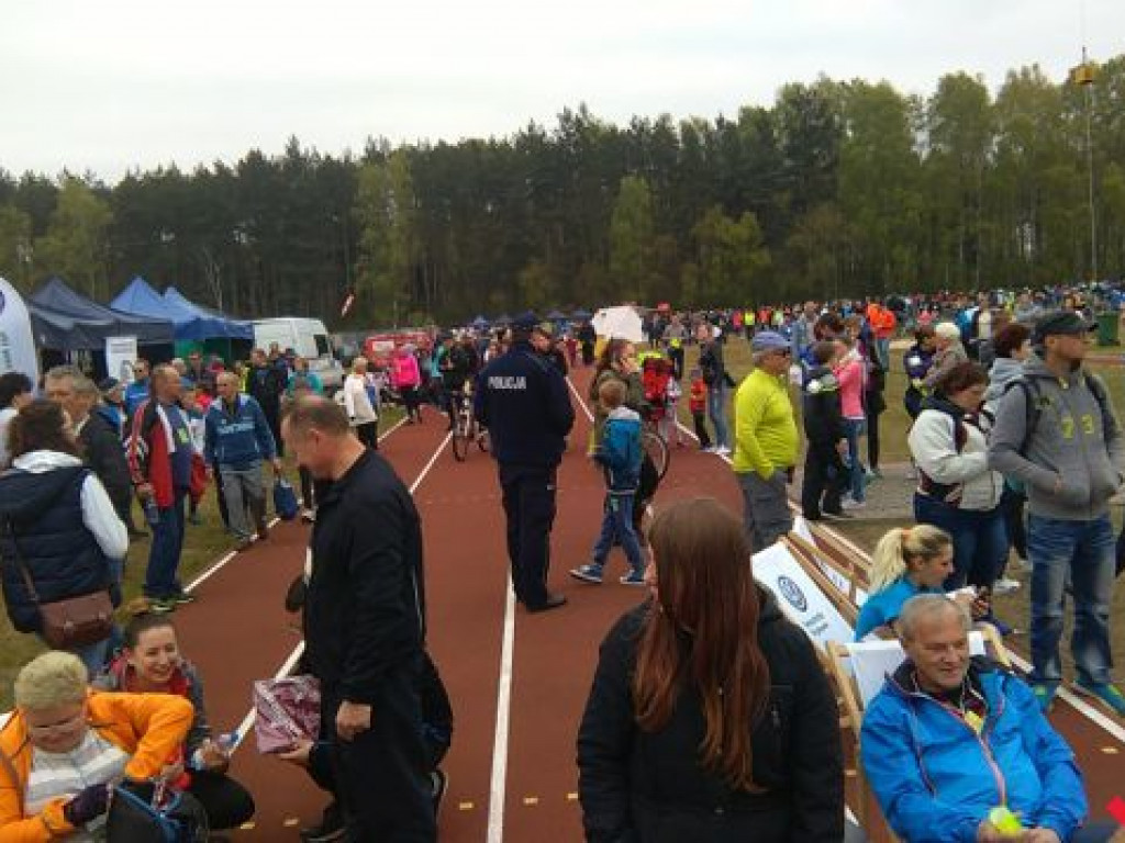 Rozdawali rowerzystom elementy odblaskowe