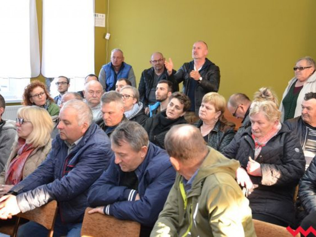 Mieszkańcy zrobieni w bambuko przez starostę