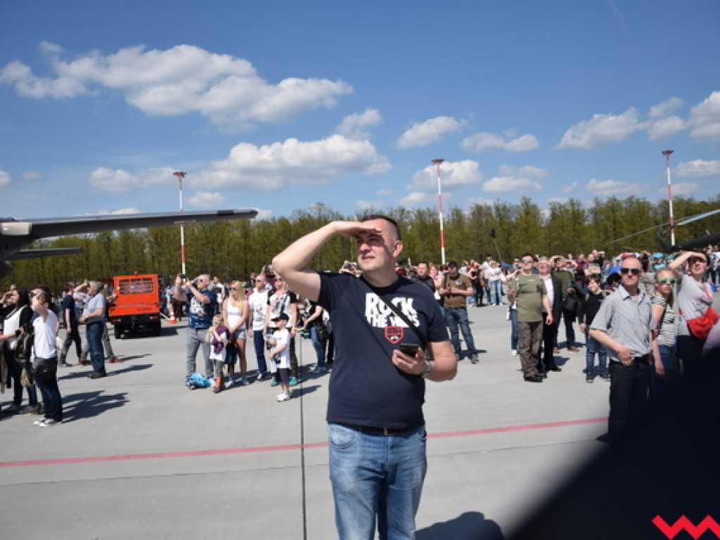 Pokazy lotnicze w Powidzu przyciągnęły wielkie tłumy. Święto 33. Bazy Lotnictwa Transportowego