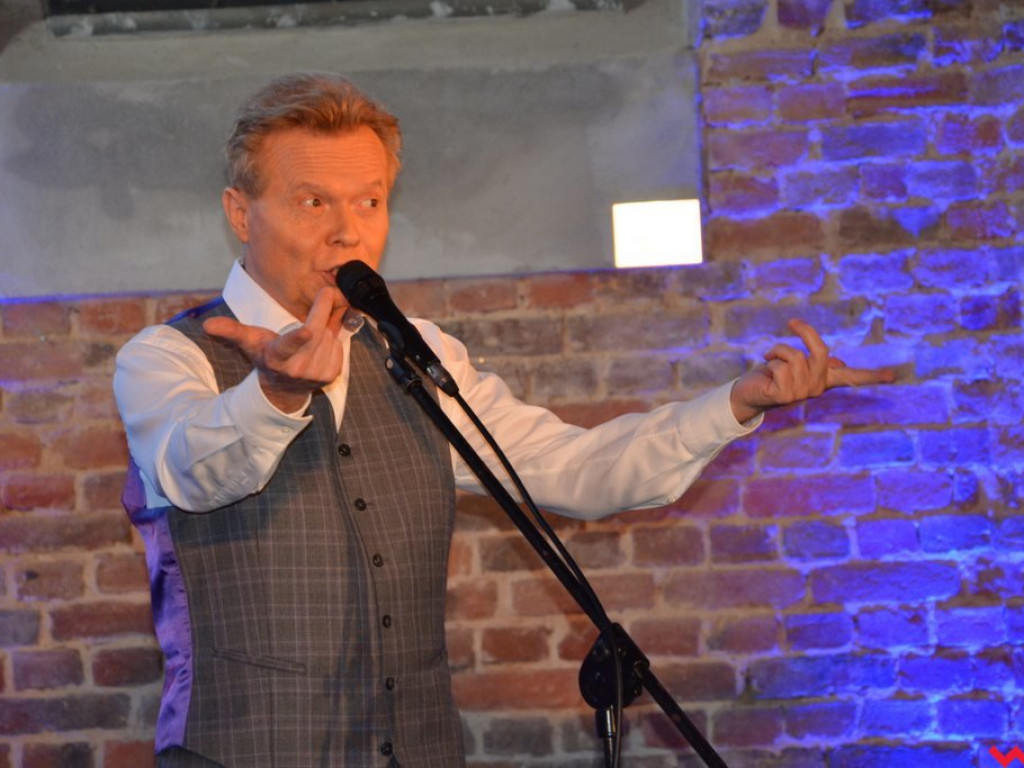 Michał Bajor zaśpiewał w Nekielce miłosne szlagiery
