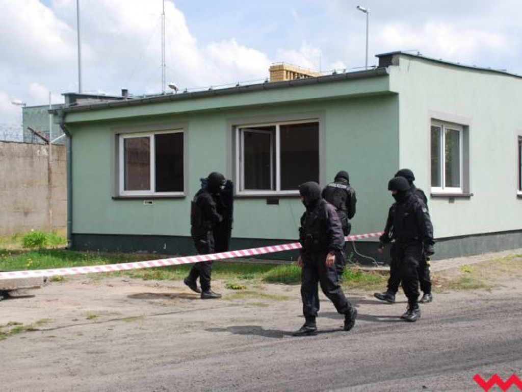 Bunt w Zakładzie Karnym w Gębarzewie. Grupa Interwencyjna w akcji. Funkcjonariusz zostaje ranny