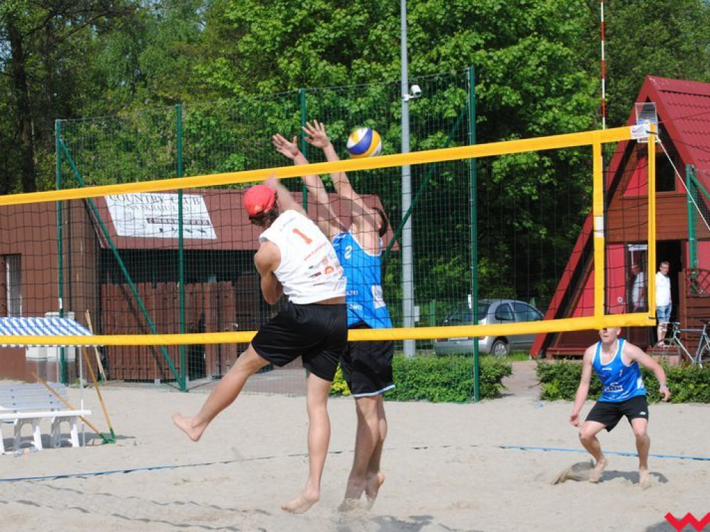 Mistrzowie Powiatu Licealiady w siatkówce plażowej dziewcząt i chłopców wyłonieni