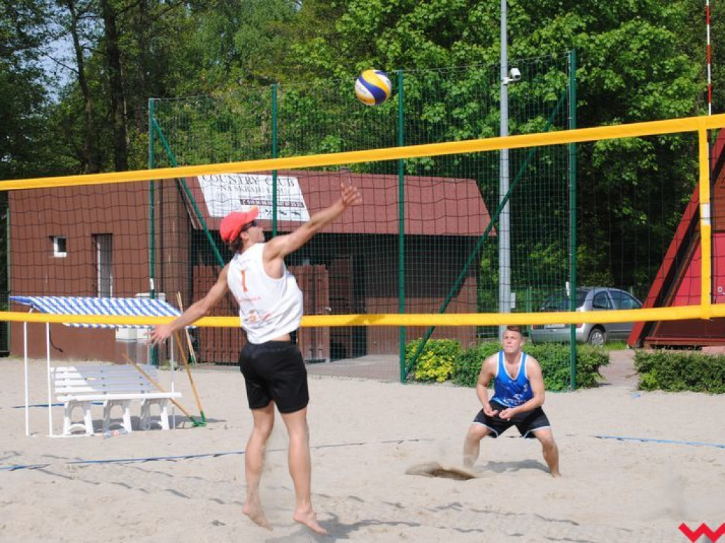 Mistrzowie Powiatu Licealiady w siatkówce plażowej dziewcząt i chłopców wyłonieni