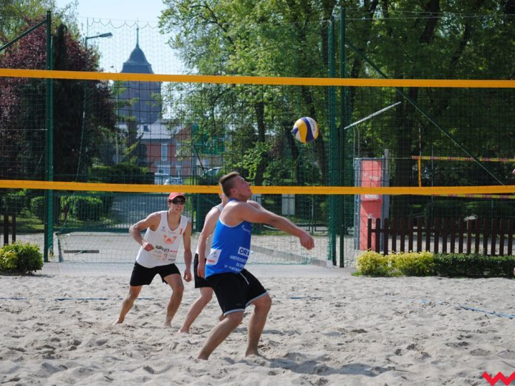 Mistrzowie Powiatu Licealiady w siatkówce plażowej dziewcząt i chłopców wyłonieni