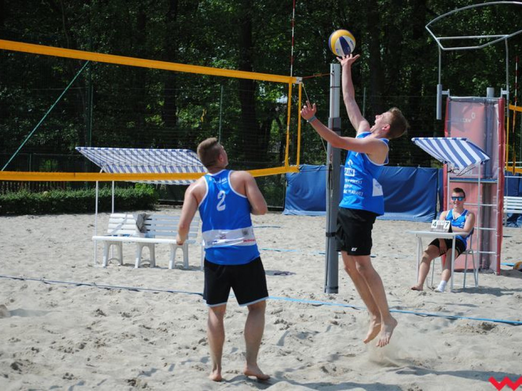 Mistrzowie Powiatu Licealiady w siatkówce plażowej dziewcząt i chłopców wyłonieni