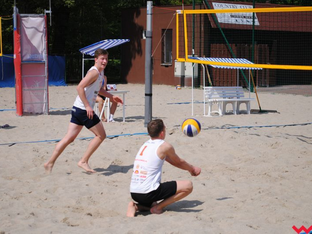 Mistrzowie Powiatu Licealiady w siatkówce plażowej dziewcząt i chłopców wyłonieni