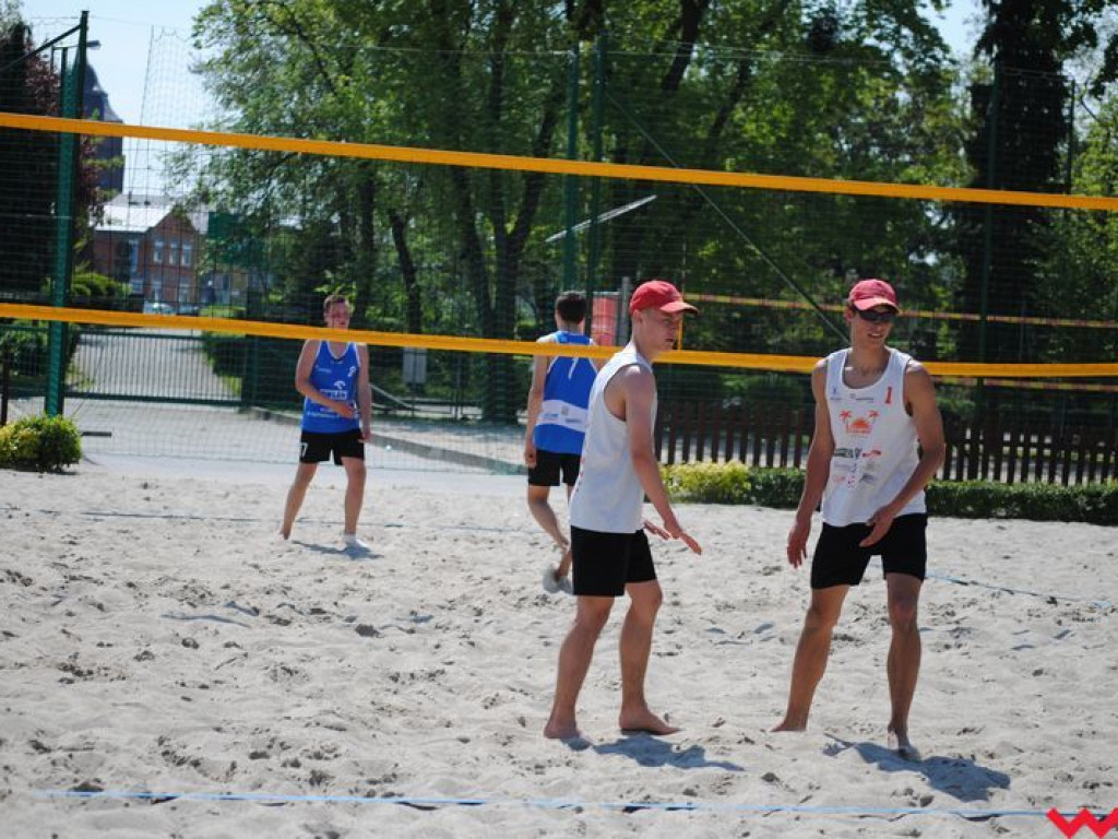 Mistrzowie Powiatu Licealiady w siatkówce plażowej dziewcząt i chłopców wyłonieni