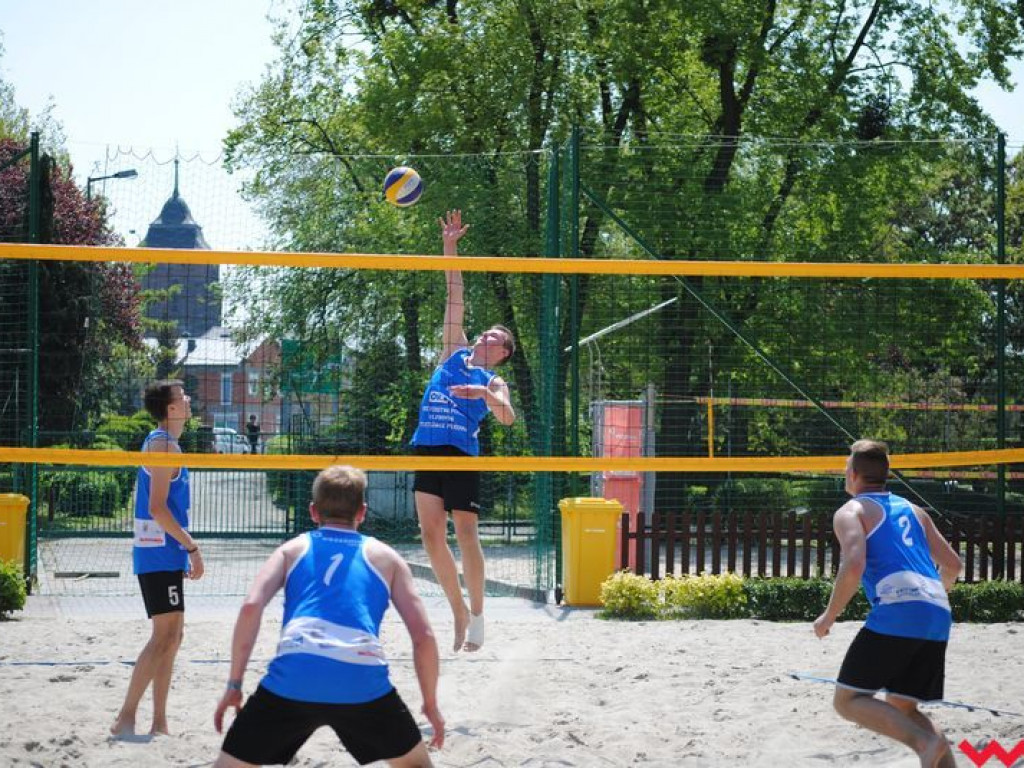 Mistrzowie Powiatu Licealiady w siatkówce plażowej dziewcząt i chłopców wyłonieni