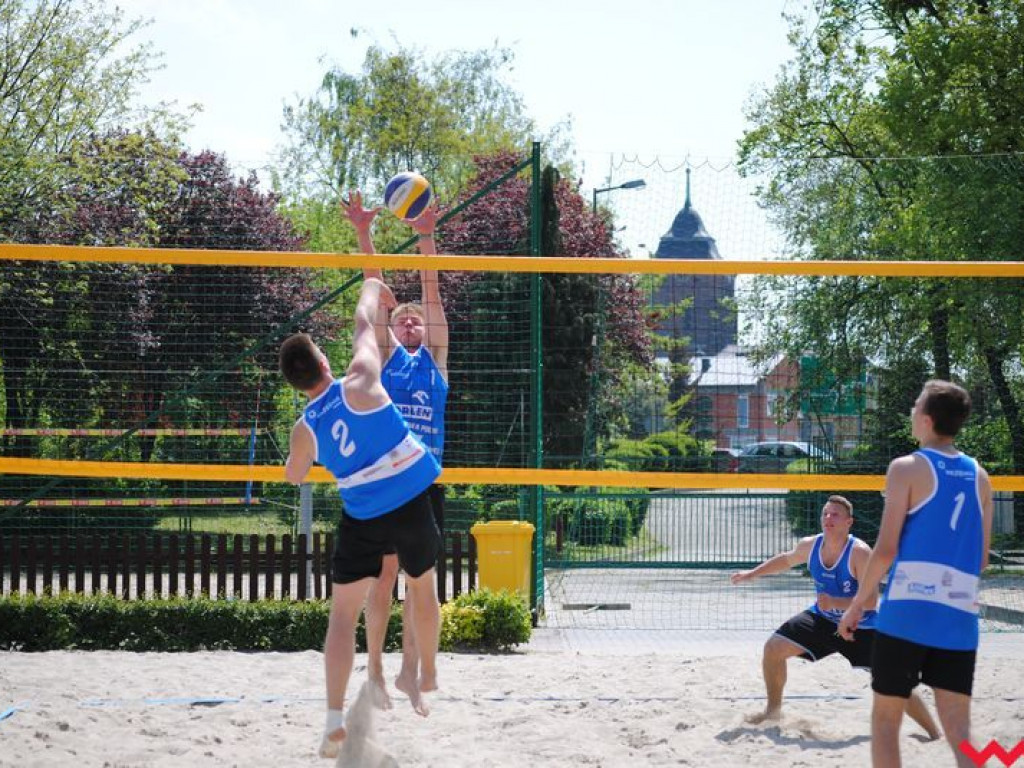 Mistrzowie Powiatu Licealiady w siatkówce plażowej dziewcząt i chłopców wyłonieni