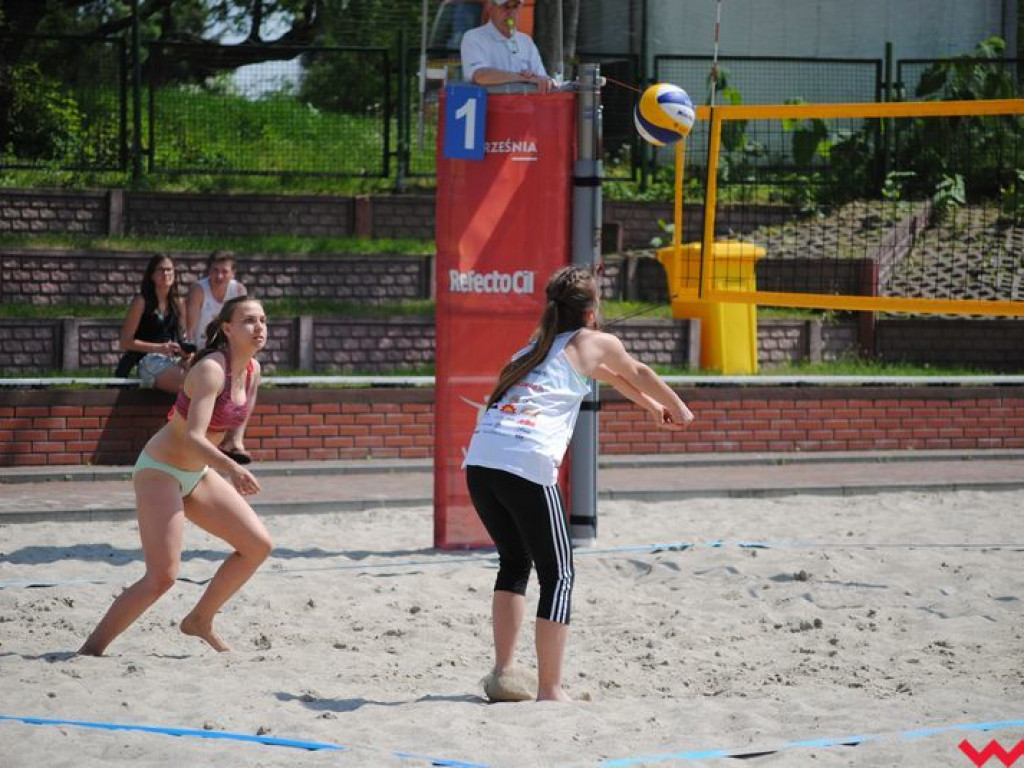 Mistrzowie Powiatu Licealiady w siatkówce plażowej dziewcząt i chłopców wyłonieni