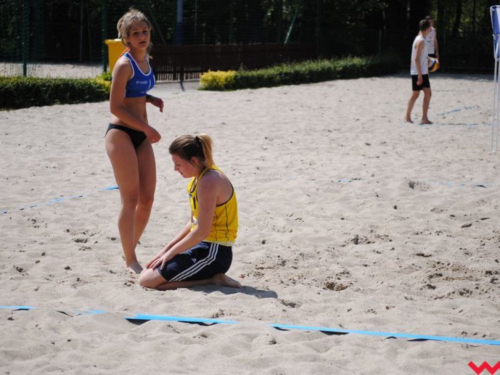 Mistrzowie Powiatu Licealiady w siatkówce plażowej dziewcząt i chłopców wyłonieni
