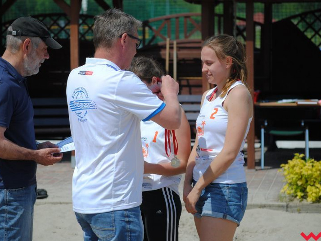 Mistrzowie Powiatu Licealiady w siatkówce plażowej dziewcząt i chłopców wyłonieni