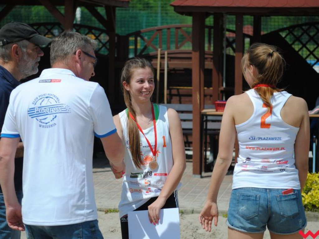 Mistrzowie Powiatu Licealiady w siatkówce plażowej dziewcząt i chłopców wyłonieni