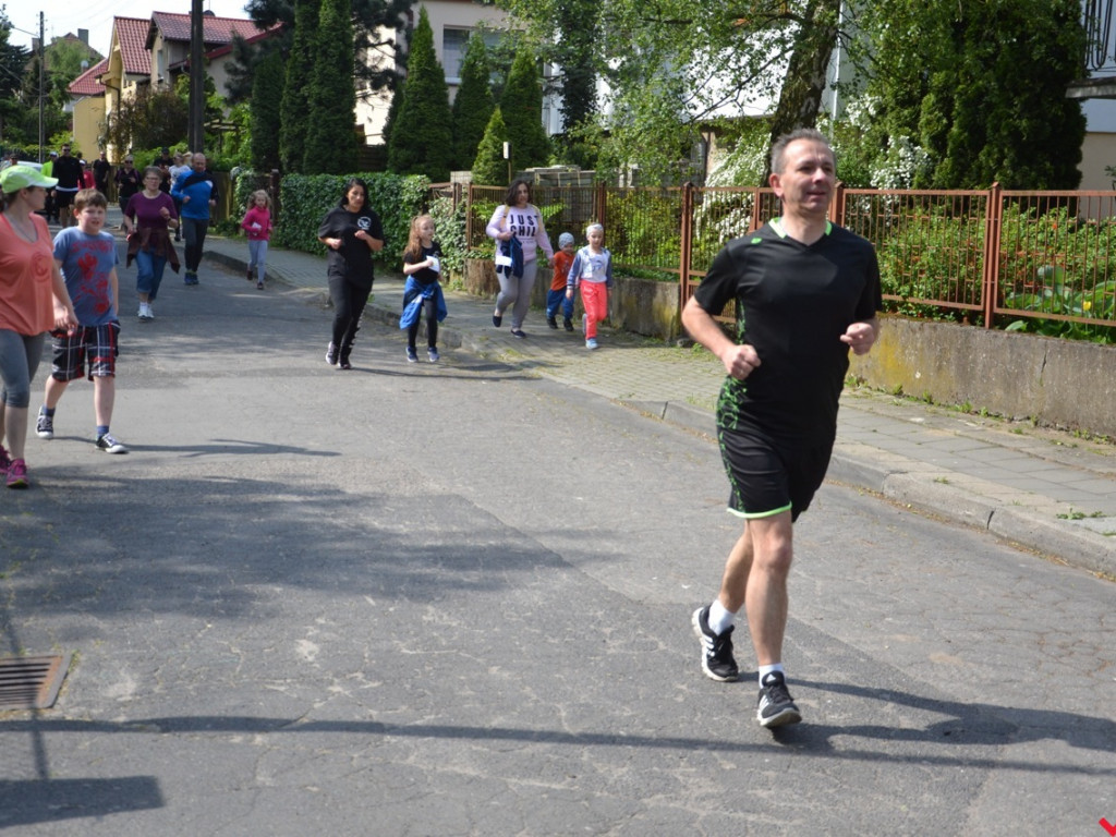Setki biegaczy na trasie VIII Biegu Rodzinnego