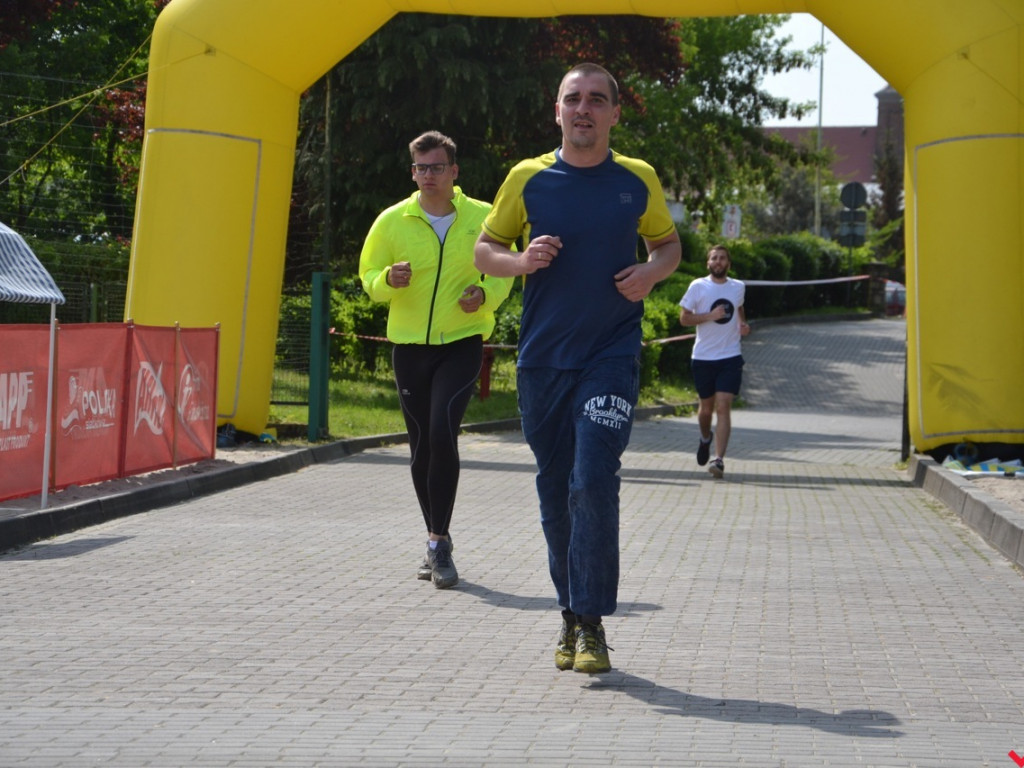Setki biegaczy na trasie VIII Biegu Rodzinnego