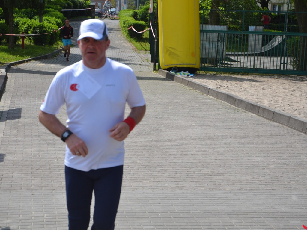 Setki biegaczy na trasie VIII Biegu Rodzinnego