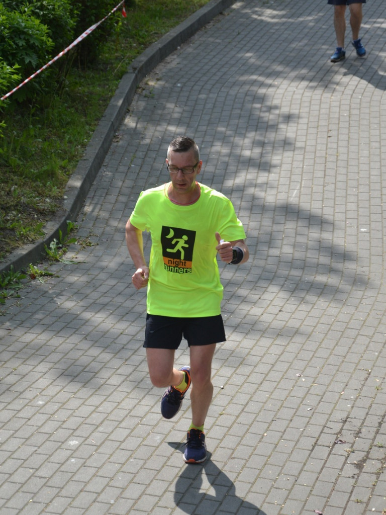 Setki biegaczy na trasie VIII Biegu Rodzinnego