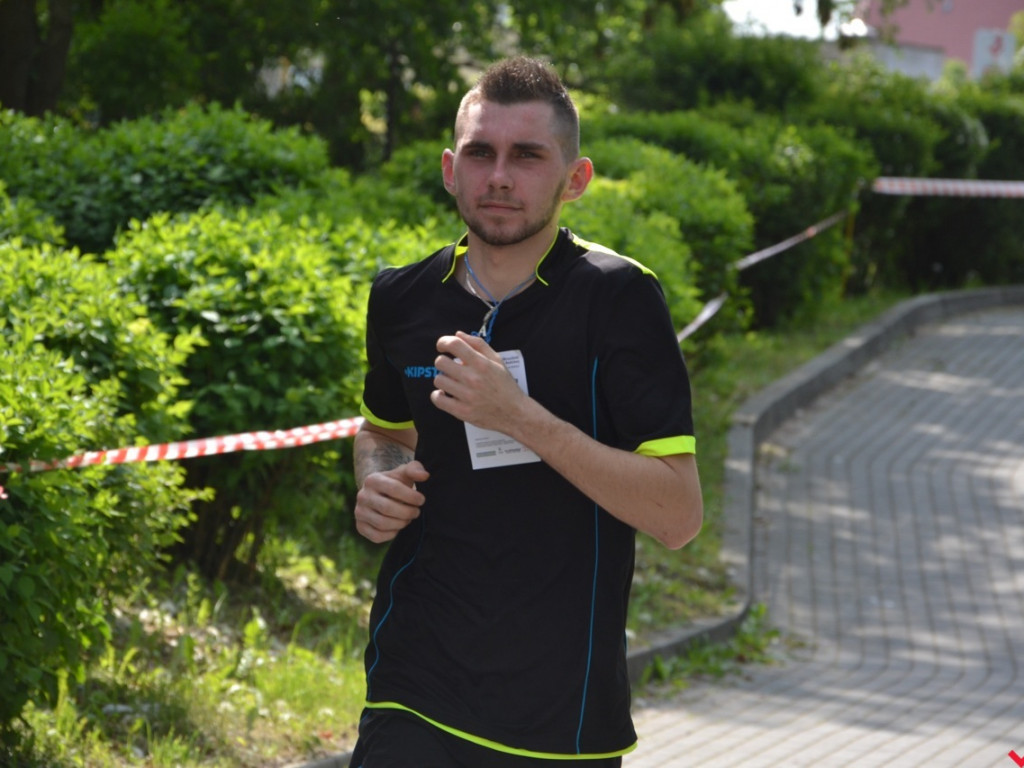 Setki biegaczy na trasie VIII Biegu Rodzinnego
