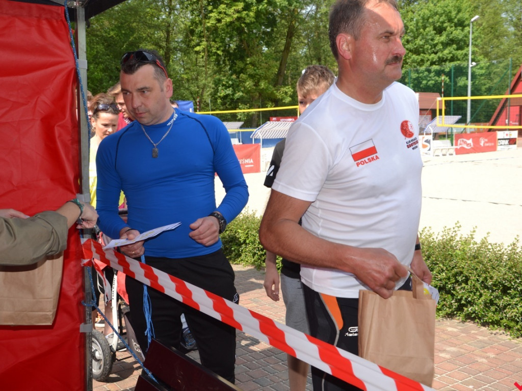 Setki biegaczy na trasie VIII Biegu Rodzinnego