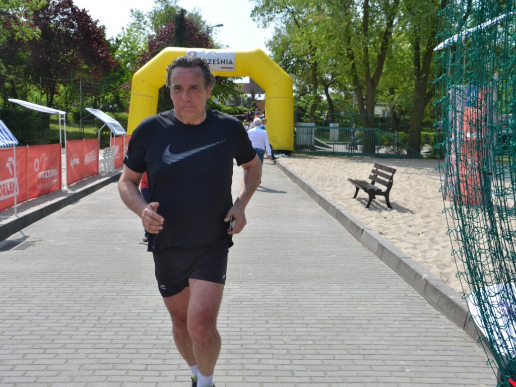 Setki biegaczy na trasie VIII Biegu Rodzinnego