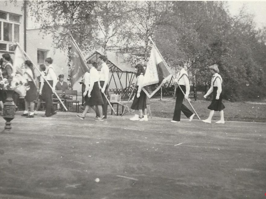 Specjalna, historyczna galeria szkoły w Nekli. Spójrz, może kogoś rozpoznasz
