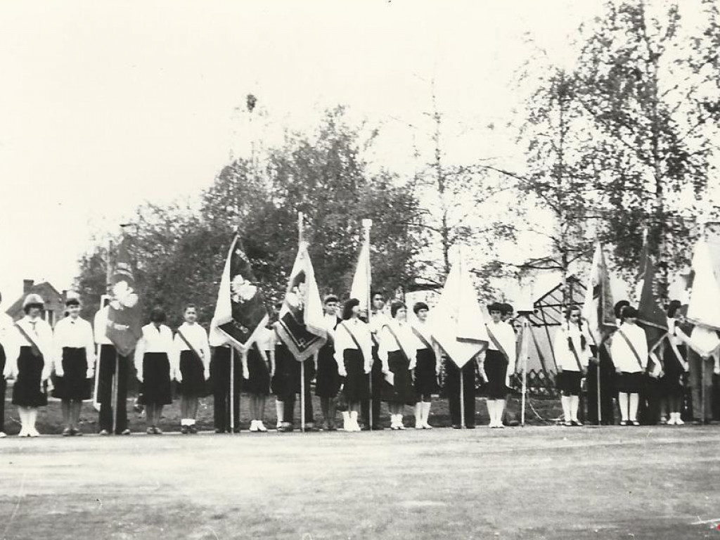Specjalna, historyczna galeria szkoły w Nekli. Spójrz, może kogoś rozpoznasz