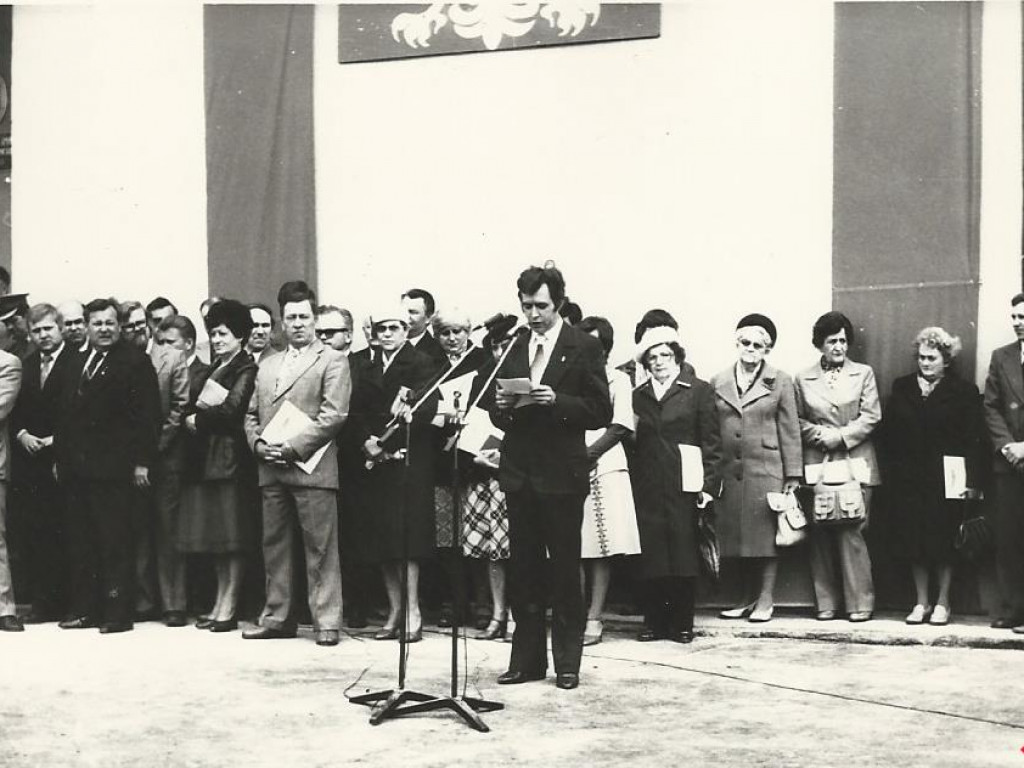 Specjalna, historyczna galeria szkoły w Nekli. Spójrz, może kogoś rozpoznasz