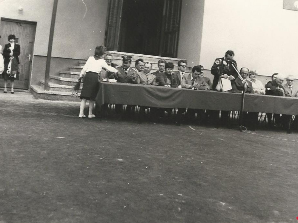 Specjalna, historyczna galeria szkoły w Nekli. Spójrz, może kogoś rozpoznasz