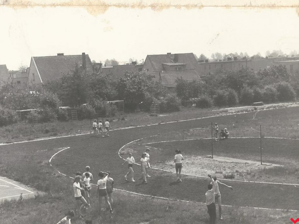 Specjalna, historyczna galeria szkoły w Nekli. Spójrz, może kogoś rozpoznasz