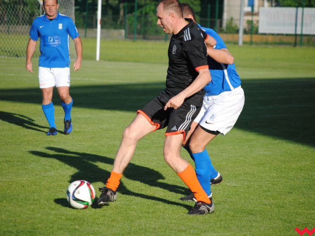 Grad bramek w pojedynku oldbojów, byli piłkarze Lecha Poznań lepsi od graczy Victorii Września