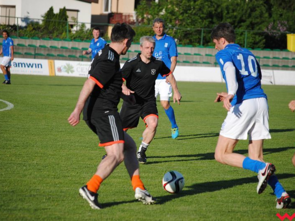 Grad bramek w pojedynku oldbojów, byli piłkarze Lecha Poznań lepsi od graczy Victorii Września