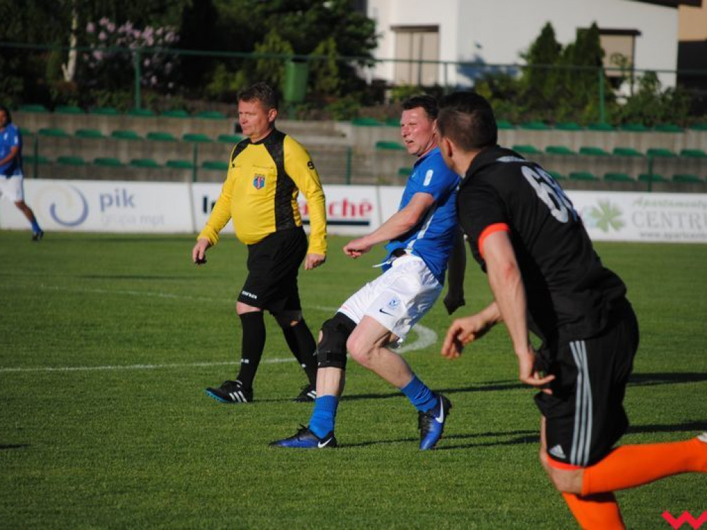Grad bramek w pojedynku oldbojów, byli piłkarze Lecha Poznań lepsi od graczy Victorii Września