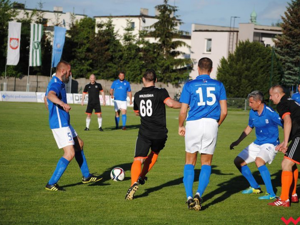 Grad bramek w pojedynku oldbojów, byli piłkarze Lecha Poznań lepsi od graczy Victorii Września