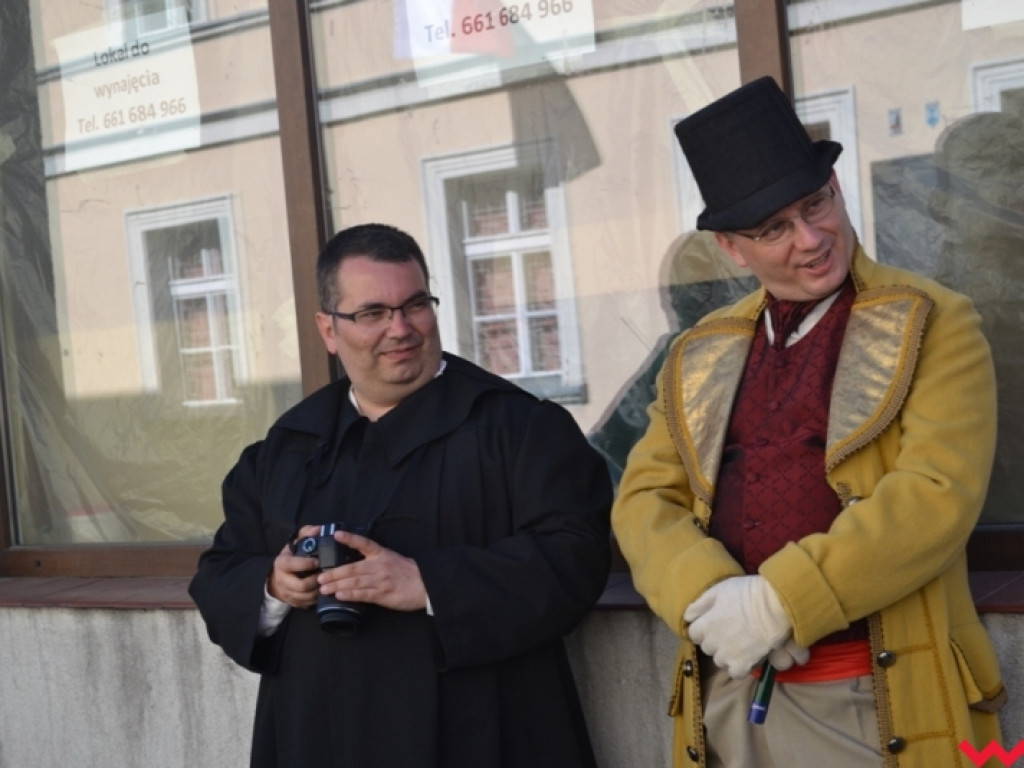 Widowiskowa potyczka wojsk napoleońskich na rynku