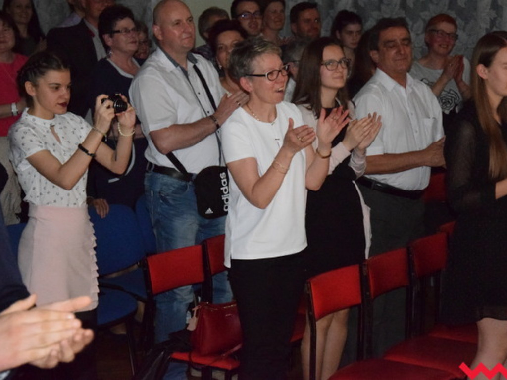 Wielkie wydarzenie w Kołaczkowie. Premiera szkolnego filmu  „Chłopi” ciepło przyjęta przez publiczność