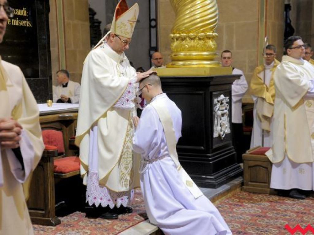 Wyświęcono nowych księży. Jeden pochodzi z Wrześni