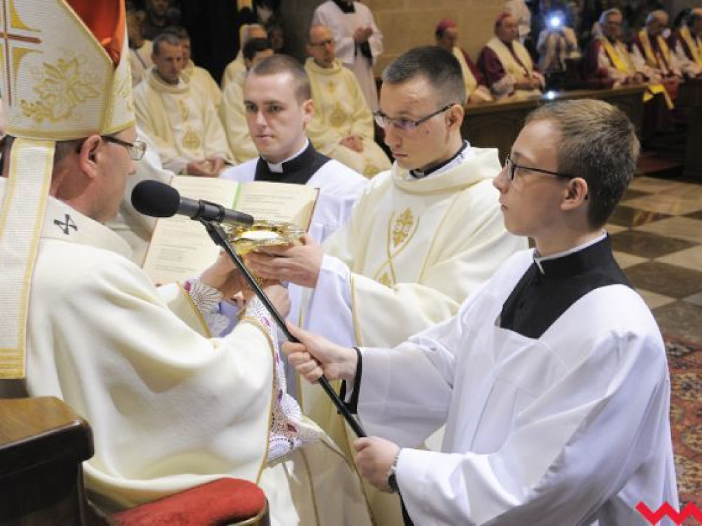 Wyświęcono nowych księży. Jeden pochodzi z Wrześni