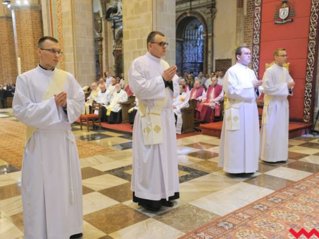 Wyświęcono nowych księży. Jeden pochodzi z Wrześni