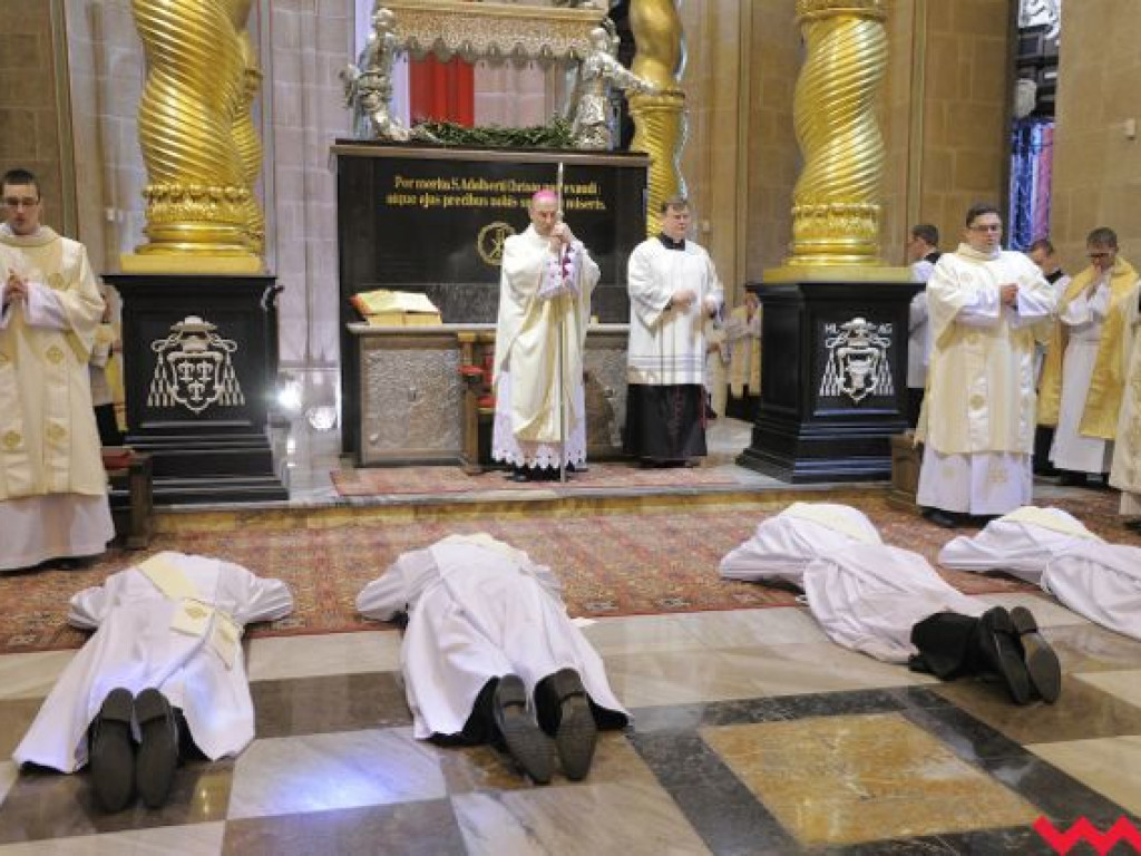 Wyświęcono nowych księży. Jeden pochodzi z Wrześni