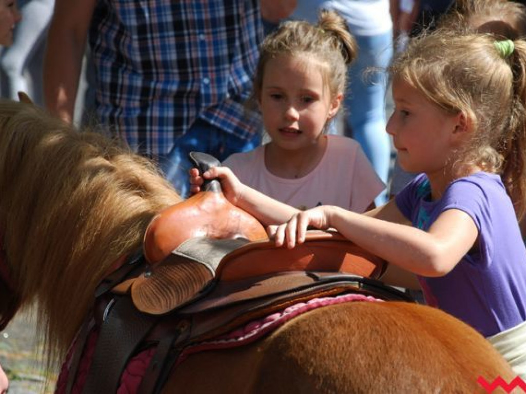 Disneyland odwiedził Wrześnię – Dzień Dziecka w  parku im. Dzieci Wrzesińskich