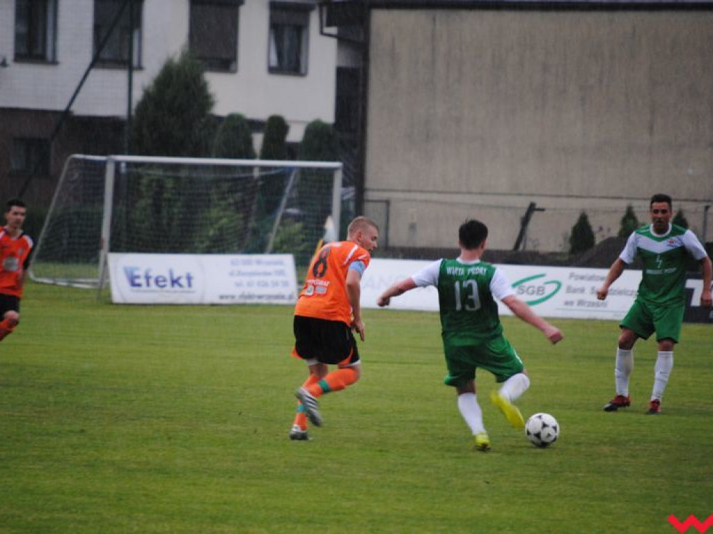Derby dla Warty, rezerwy Victorii Września musiały uznać mniej chaotycznych w decydujących momentach graczy z Pyzdr (galeria)