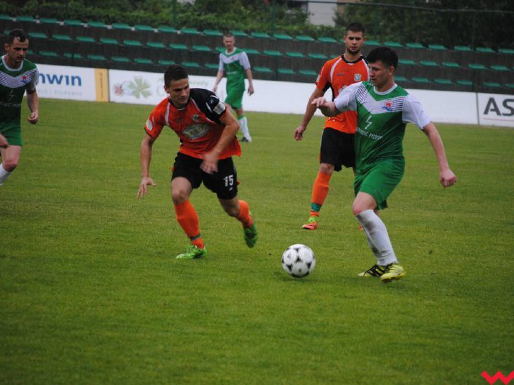 Derby dla Warty, rezerwy Victorii Września musiały uznać mniej chaotycznych w decydujących momentach graczy z Pyzdr (galeria)