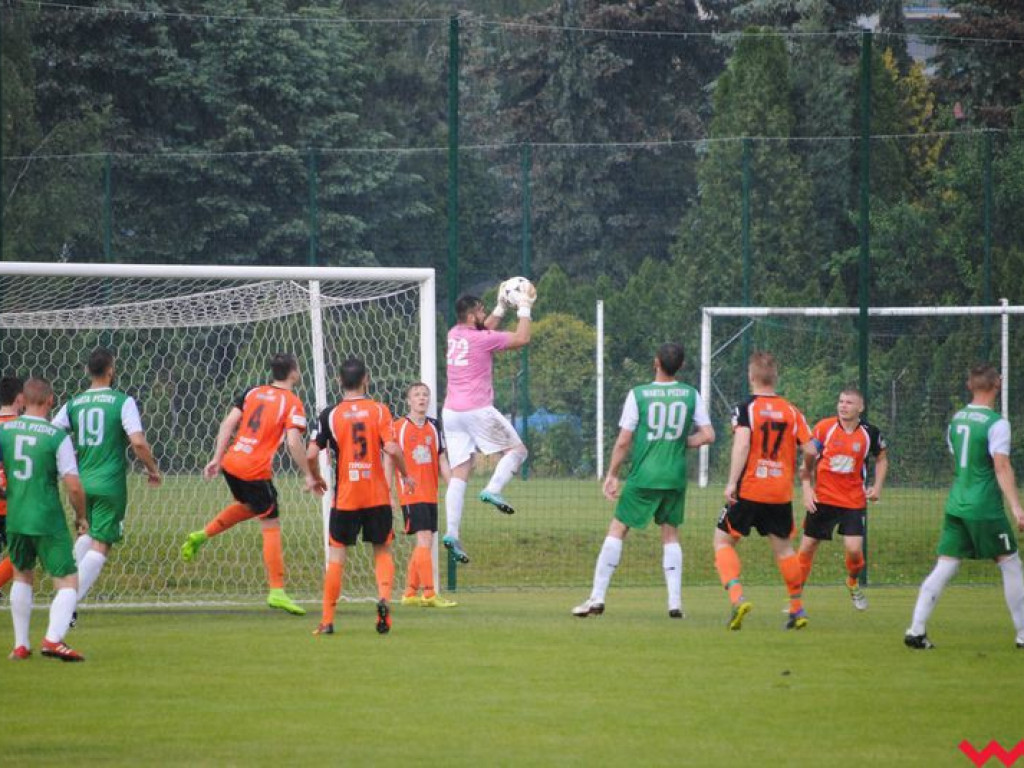 Derby dla Warty, rezerwy Victorii Września musiały uznać mniej chaotycznych w decydujących momentach graczy z Pyzdr (galeria)