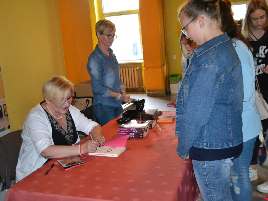 Pisarka i muzyk spotkali się z gimnazjalistami