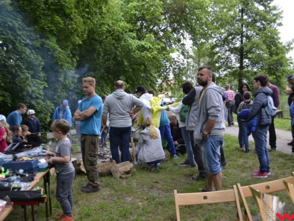 Zaprosili dzieci i młodzież na zawody wędkarskie